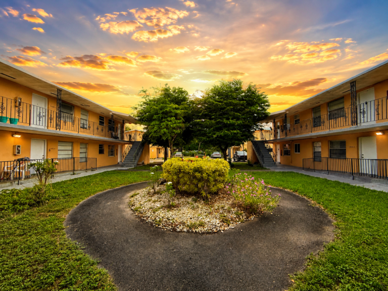 tropical park court1